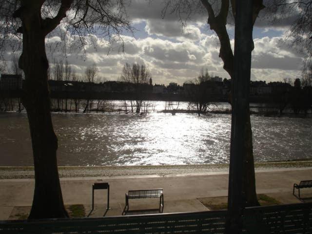 Appart Gite Les Oiseaux- Face Loire Quai Du Chatelet Орлеан Экстерьер фото